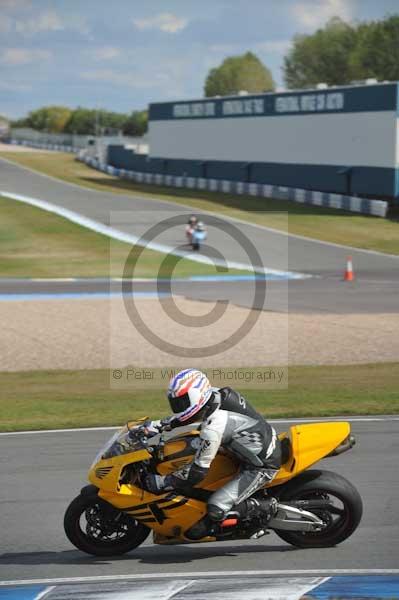 Motorcycle action photographs;donington;donington park leicestershire;donington photographs;event digital images;eventdigitalimages;no limits trackday;peter wileman photography;trackday;trackday digital images;trackday photos