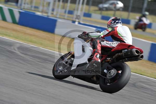 Motorcycle action photographs;donington;donington park leicestershire;donington photographs;event digital images;eventdigitalimages;no limits trackday;peter wileman photography;trackday;trackday digital images;trackday photos