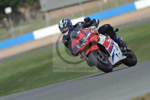 Motorcycle action photographs;donington;donington park leicestershire;donington photographs;event digital images;eventdigitalimages;no limits trackday;peter wileman photography;trackday;trackday digital images;trackday photos