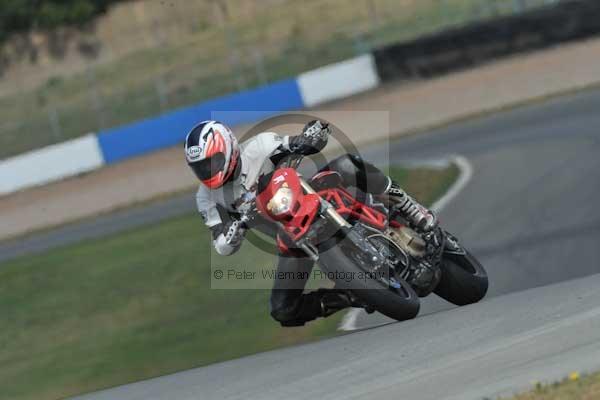 Motorcycle action photographs;donington;donington park leicestershire;donington photographs;event digital images;eventdigitalimages;no limits trackday;peter wileman photography;trackday;trackday digital images;trackday photos