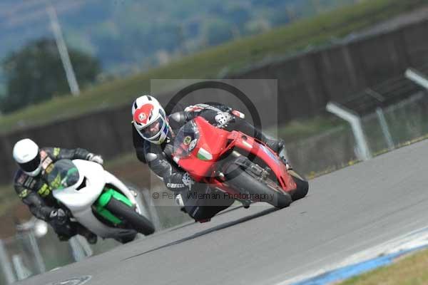 Motorcycle action photographs;donington;donington park leicestershire;donington photographs;event digital images;eventdigitalimages;no limits trackday;peter wileman photography;trackday;trackday digital images;trackday photos