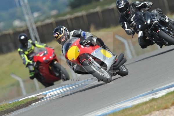 Motorcycle action photographs;donington;donington park leicestershire;donington photographs;event digital images;eventdigitalimages;no limits trackday;peter wileman photography;trackday;trackday digital images;trackday photos