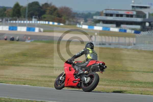 Motorcycle action photographs;donington;donington park leicestershire;donington photographs;event digital images;eventdigitalimages;no limits trackday;peter wileman photography;trackday;trackday digital images;trackday photos