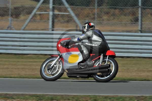 Motorcycle action photographs;donington;donington park leicestershire;donington photographs;event digital images;eventdigitalimages;no limits trackday;peter wileman photography;trackday;trackday digital images;trackday photos