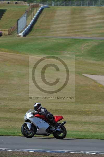 Motorcycle action photographs;donington;donington park leicestershire;donington photographs;event digital images;eventdigitalimages;no limits trackday;peter wileman photography;trackday;trackday digital images;trackday photos