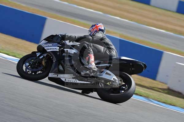 Motorcycle action photographs;donington;donington park leicestershire;donington photographs;event digital images;eventdigitalimages;no limits trackday;peter wileman photography;trackday;trackday digital images;trackday photos