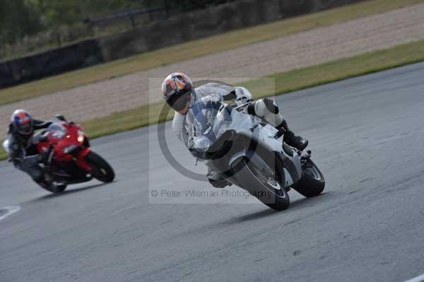 Motorcycle action photographs;donington;donington park leicestershire;donington photographs;event digital images;eventdigitalimages;no limits trackday;peter wileman photography;trackday;trackday digital images;trackday photos