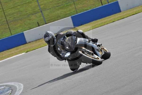 Motorcycle action photographs;donington;donington park leicestershire;donington photographs;event digital images;eventdigitalimages;no limits trackday;peter wileman photography;trackday;trackday digital images;trackday photos