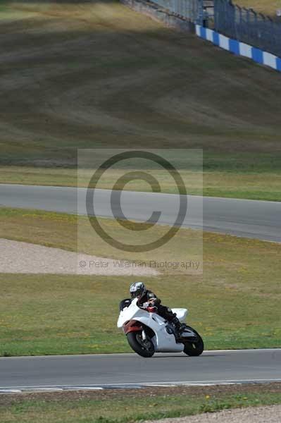 Motorcycle action photographs;donington;donington park leicestershire;donington photographs;event digital images;eventdigitalimages;no limits trackday;peter wileman photography;trackday;trackday digital images;trackday photos