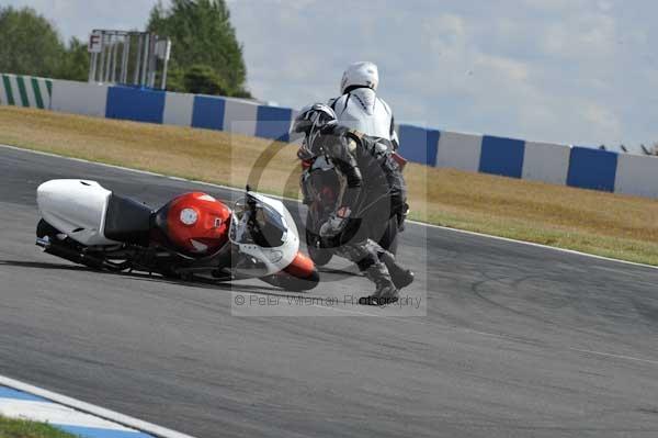 Motorcycle action photographs;donington;donington park leicestershire;donington photographs;event digital images;eventdigitalimages;no limits trackday;peter wileman photography;trackday;trackday digital images;trackday photos