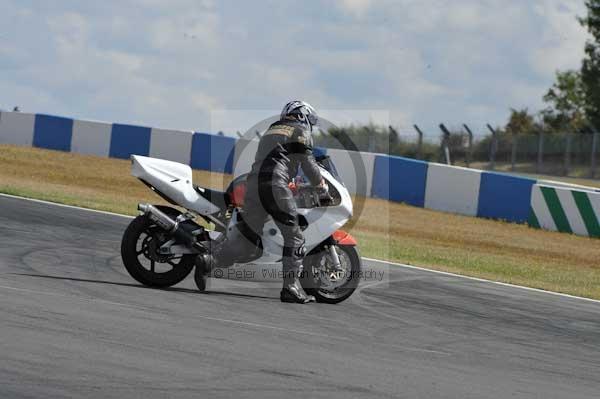 Motorcycle action photographs;donington;donington park leicestershire;donington photographs;event digital images;eventdigitalimages;no limits trackday;peter wileman photography;trackday;trackday digital images;trackday photos