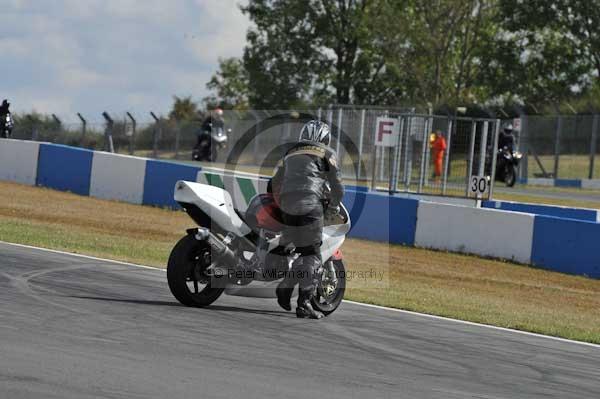 Motorcycle action photographs;donington;donington park leicestershire;donington photographs;event digital images;eventdigitalimages;no limits trackday;peter wileman photography;trackday;trackday digital images;trackday photos