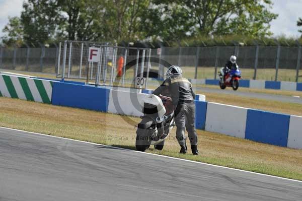 Motorcycle action photographs;donington;donington park leicestershire;donington photographs;event digital images;eventdigitalimages;no limits trackday;peter wileman photography;trackday;trackday digital images;trackday photos