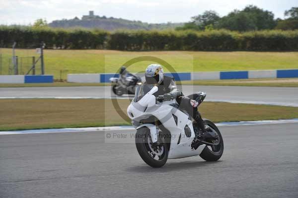 Motorcycle action photographs;donington;donington park leicestershire;donington photographs;event digital images;eventdigitalimages;no limits trackday;peter wileman photography;trackday;trackday digital images;trackday photos