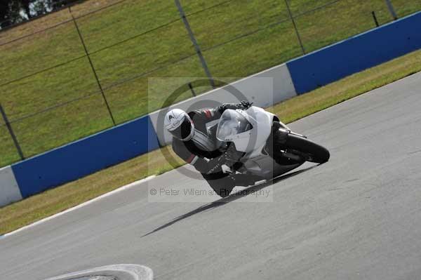 Motorcycle action photographs;donington;donington park leicestershire;donington photographs;event digital images;eventdigitalimages;no limits trackday;peter wileman photography;trackday;trackday digital images;trackday photos