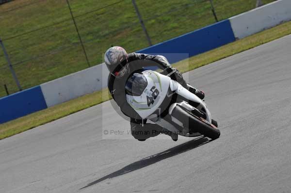 Motorcycle action photographs;donington;donington park leicestershire;donington photographs;event digital images;eventdigitalimages;no limits trackday;peter wileman photography;trackday;trackday digital images;trackday photos