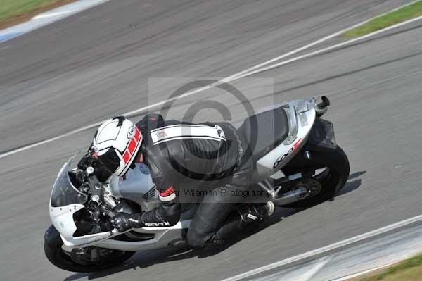 Motorcycle action photographs;donington;donington park leicestershire;donington photographs;event digital images;eventdigitalimages;no limits trackday;peter wileman photography;trackday;trackday digital images;trackday photos