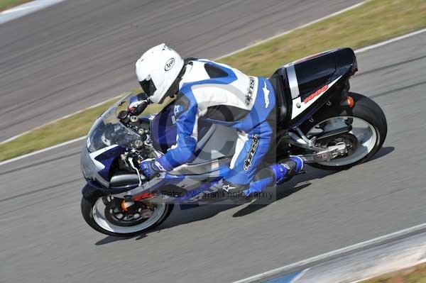 Motorcycle action photographs;donington;donington park leicestershire;donington photographs;event digital images;eventdigitalimages;no limits trackday;peter wileman photography;trackday;trackday digital images;trackday photos