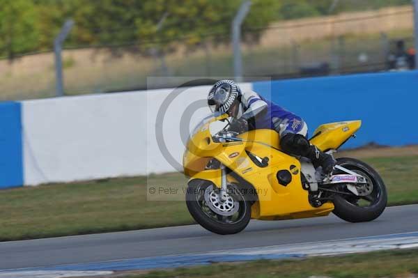 Motorcycle action photographs;donington;donington park leicestershire;donington photographs;event digital images;eventdigitalimages;no limits trackday;peter wileman photography;trackday;trackday digital images;trackday photos