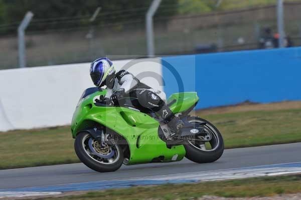 Motorcycle action photographs;donington;donington park leicestershire;donington photographs;event digital images;eventdigitalimages;no limits trackday;peter wileman photography;trackday;trackday digital images;trackday photos