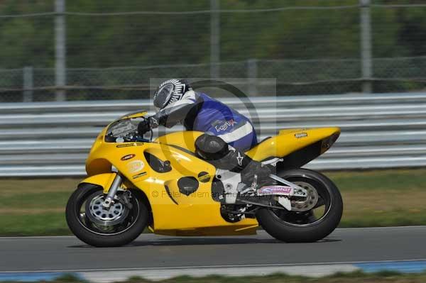 Motorcycle action photographs;donington;donington park leicestershire;donington photographs;event digital images;eventdigitalimages;no limits trackday;peter wileman photography;trackday;trackday digital images;trackday photos