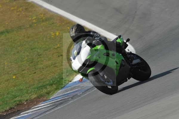 Motorcycle action photographs;donington;donington park leicestershire;donington photographs;event digital images;eventdigitalimages;no limits trackday;peter wileman photography;trackday;trackday digital images;trackday photos