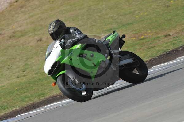 Motorcycle action photographs;donington;donington park leicestershire;donington photographs;event digital images;eventdigitalimages;no limits trackday;peter wileman photography;trackday;trackday digital images;trackday photos