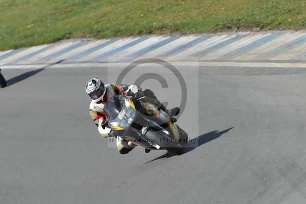 Motorcycle action photographs;donington;donington park leicestershire;donington photographs;event digital images;eventdigitalimages;no limits trackday;peter wileman photography;trackday;trackday digital images;trackday photos