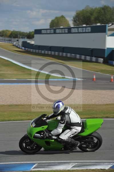 Motorcycle action photographs;donington;donington park leicestershire;donington photographs;event digital images;eventdigitalimages;no limits trackday;peter wileman photography;trackday;trackday digital images;trackday photos