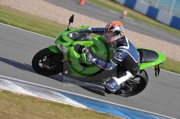 Motorcycle action photographs;donington;donington park leicestershire;donington photographs;event digital images;eventdigitalimages;no limits trackday;peter wileman photography;trackday;trackday digital images;trackday photos