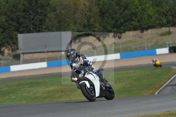 Motorcycle action photographs;donington;donington park leicestershire;donington photographs;event digital images;eventdigitalimages;no limits trackday;peter wileman photography;trackday;trackday digital images;trackday photos