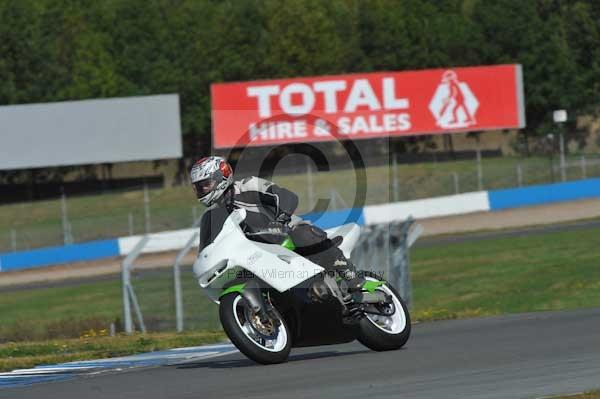 Motorcycle action photographs;donington;donington park leicestershire;donington photographs;event digital images;eventdigitalimages;no limits trackday;peter wileman photography;trackday;trackday digital images;trackday photos