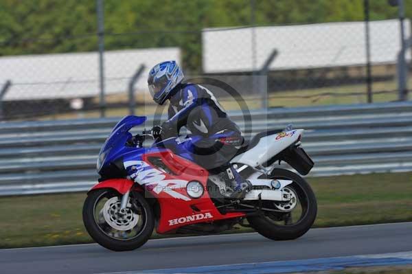 Motorcycle action photographs;donington;donington park leicestershire;donington photographs;event digital images;eventdigitalimages;no limits trackday;peter wileman photography;trackday;trackday digital images;trackday photos