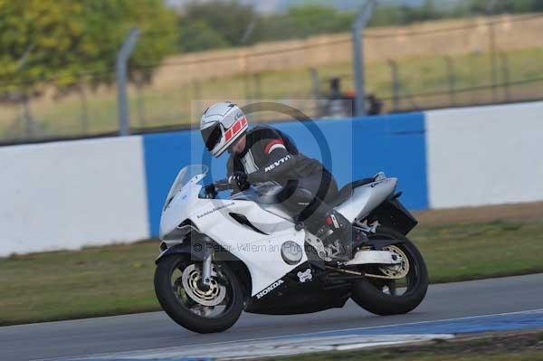 Motorcycle action photographs;donington;donington park leicestershire;donington photographs;event digital images;eventdigitalimages;no limits trackday;peter wileman photography;trackday;trackday digital images;trackday photos