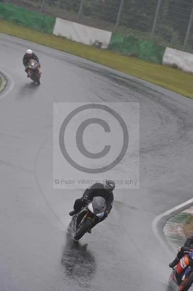 Mallory park Leicestershire;Mallory park photographs;Motorcycle action photographs;event digital images;eventdigitalimages;mallory park;no limits trackday;peter wileman photography;trackday;trackday digital images;trackday photos