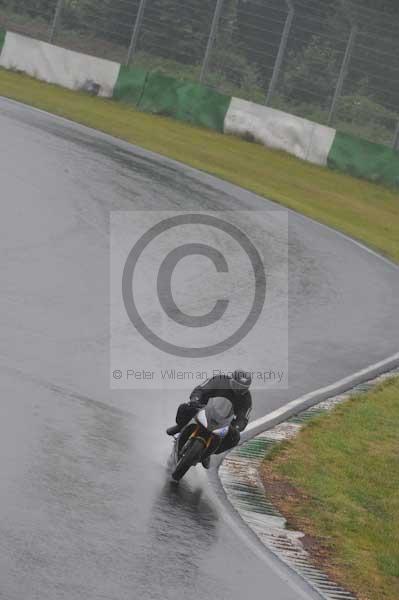 Mallory park Leicestershire;Mallory park photographs;Motorcycle action photographs;event digital images;eventdigitalimages;mallory park;no limits trackday;peter wileman photography;trackday;trackday digital images;trackday photos