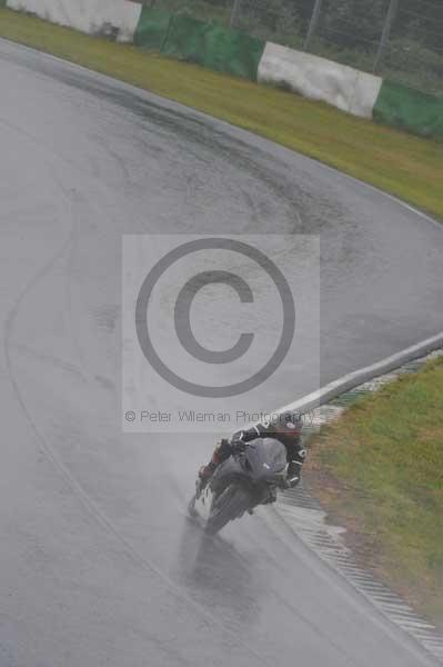 Mallory park Leicestershire;Mallory park photographs;Motorcycle action photographs;event digital images;eventdigitalimages;mallory park;no limits trackday;peter wileman photography;trackday;trackday digital images;trackday photos