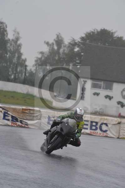 Mallory park Leicestershire;Mallory park photographs;Motorcycle action photographs;event digital images;eventdigitalimages;mallory park;no limits trackday;peter wileman photography;trackday;trackday digital images;trackday photos