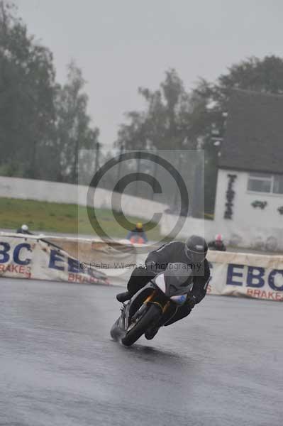 Mallory park Leicestershire;Mallory park photographs;Motorcycle action photographs;event digital images;eventdigitalimages;mallory park;no limits trackday;peter wileman photography;trackday;trackday digital images;trackday photos