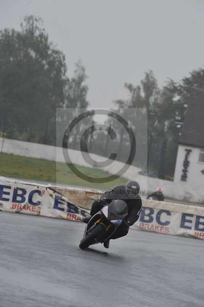 Mallory park Leicestershire;Mallory park photographs;Motorcycle action photographs;event digital images;eventdigitalimages;mallory park;no limits trackday;peter wileman photography;trackday;trackday digital images;trackday photos