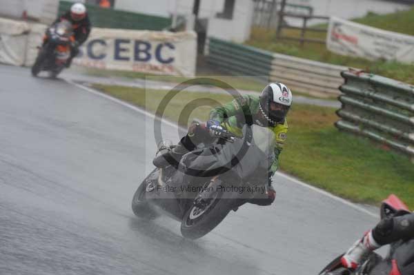 Mallory park Leicestershire;Mallory park photographs;Motorcycle action photographs;event digital images;eventdigitalimages;mallory park;no limits trackday;peter wileman photography;trackday;trackday digital images;trackday photos