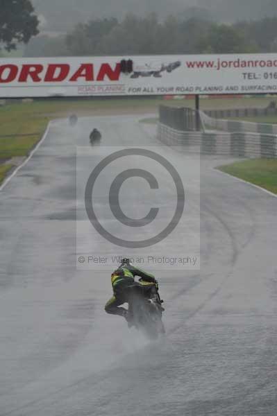 Mallory park Leicestershire;Mallory park photographs;Motorcycle action photographs;event digital images;eventdigitalimages;mallory park;no limits trackday;peter wileman photography;trackday;trackday digital images;trackday photos