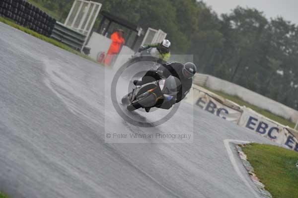 Mallory park Leicestershire;Mallory park photographs;Motorcycle action photographs;event digital images;eventdigitalimages;mallory park;no limits trackday;peter wileman photography;trackday;trackday digital images;trackday photos