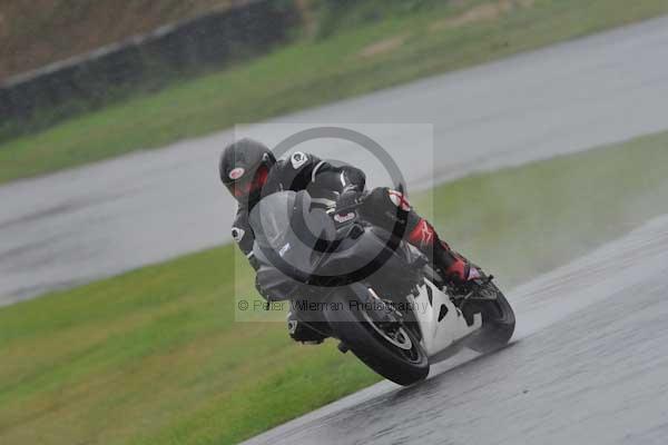 Mallory park Leicestershire;Mallory park photographs;Motorcycle action photographs;event digital images;eventdigitalimages;mallory park;no limits trackday;peter wileman photography;trackday;trackday digital images;trackday photos