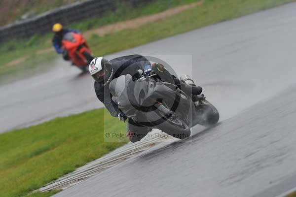 Mallory park Leicestershire;Mallory park photographs;Motorcycle action photographs;event digital images;eventdigitalimages;mallory park;no limits trackday;peter wileman photography;trackday;trackday digital images;trackday photos