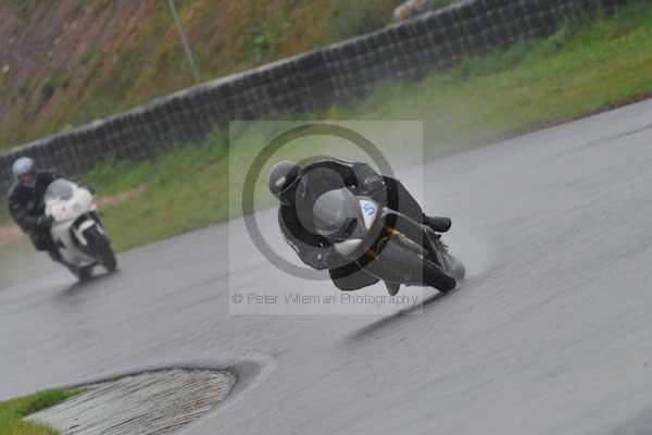 Mallory park Leicestershire;Mallory park photographs;Motorcycle action photographs;event digital images;eventdigitalimages;mallory park;no limits trackday;peter wileman photography;trackday;trackday digital images;trackday photos