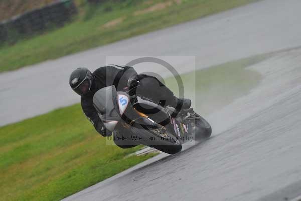 Mallory park Leicestershire;Mallory park photographs;Motorcycle action photographs;event digital images;eventdigitalimages;mallory park;no limits trackday;peter wileman photography;trackday;trackday digital images;trackday photos