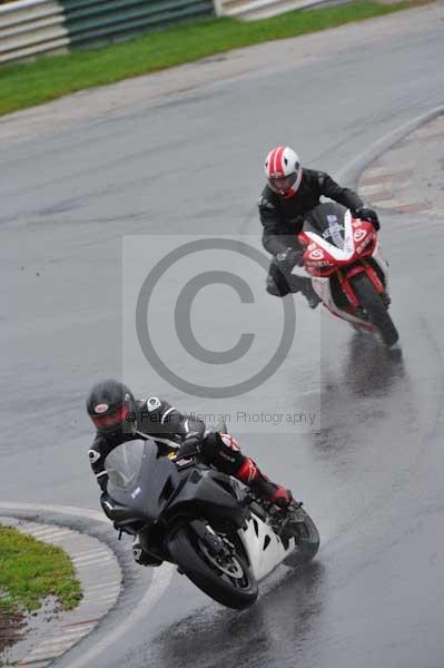 Mallory park Leicestershire;Mallory park photographs;Motorcycle action photographs;event digital images;eventdigitalimages;mallory park;no limits trackday;peter wileman photography;trackday;trackday digital images;trackday photos