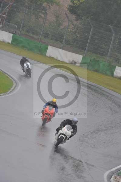 Mallory park Leicestershire;Mallory park photographs;Motorcycle action photographs;event digital images;eventdigitalimages;mallory park;no limits trackday;peter wileman photography;trackday;trackday digital images;trackday photos