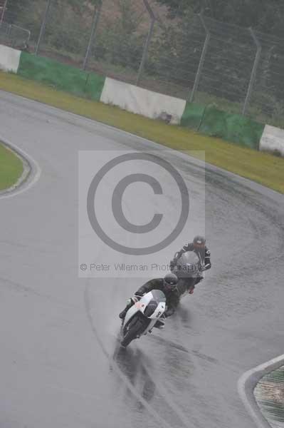 Mallory park Leicestershire;Mallory park photographs;Motorcycle action photographs;event digital images;eventdigitalimages;mallory park;no limits trackday;peter wileman photography;trackday;trackday digital images;trackday photos